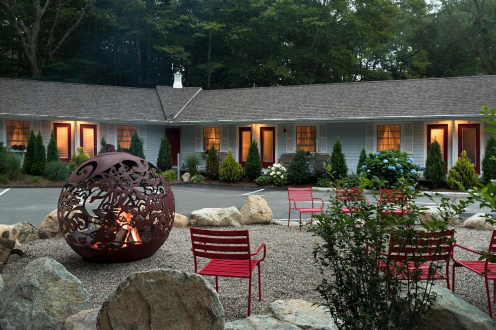 Treehouse Lodge Woods Hole Eksteriør billede